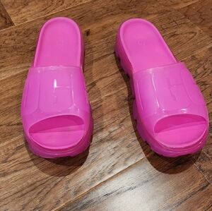 Ugg slides